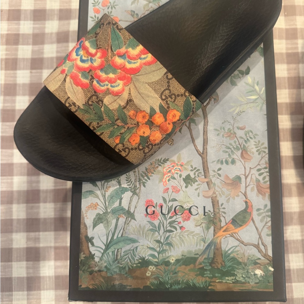 Gucci Tian Print Sllide - Picture 6 of 9